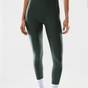 NWT ARITZIA Green GloTone Cheeky Infinite Hi-Rise 26" Legging